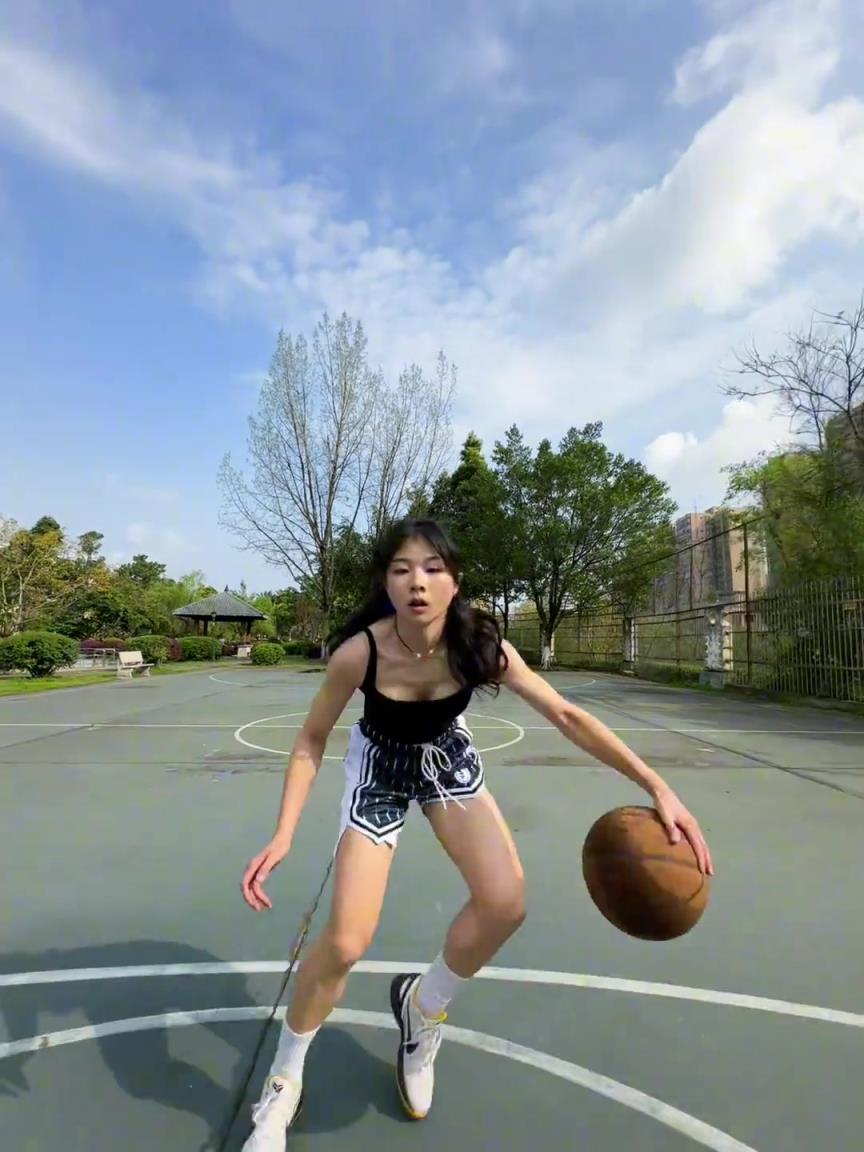 看著有點(diǎn)實(shí)力，敢背打我不？